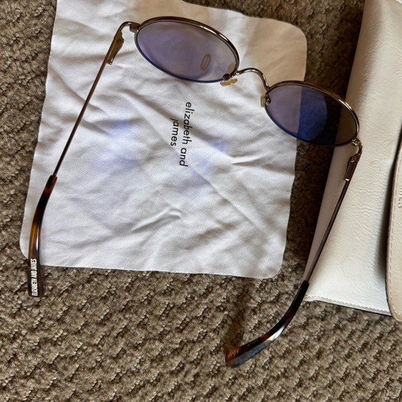 Elizabeth and James Sunglasses - Picture 2 of 5